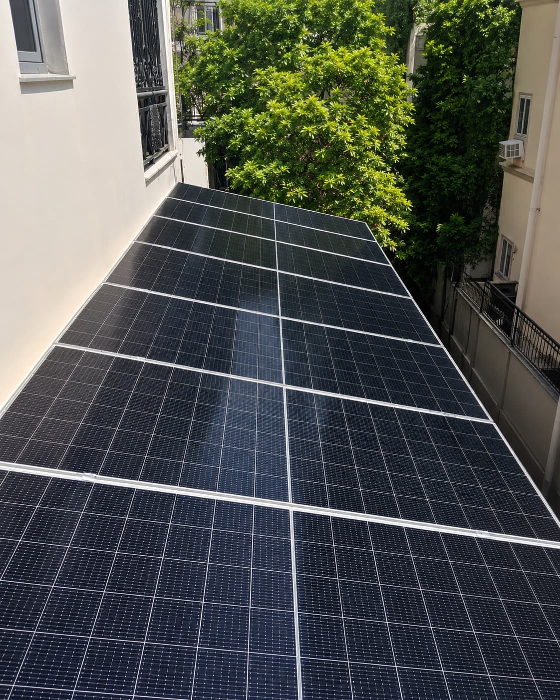 Solar without roof in a balcony.